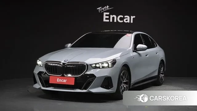 BMW 5 Series (G60) 2024 Светло-серебряный цвет из Кореи