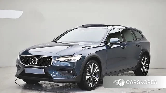 Volvo V60 Cross-Country 2nd Generation 2020 Синий из Кореи