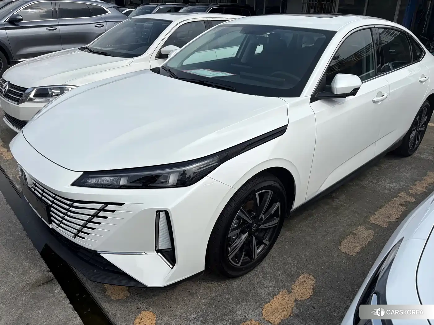 Chang'an Yidong 2026 Белый из Китая