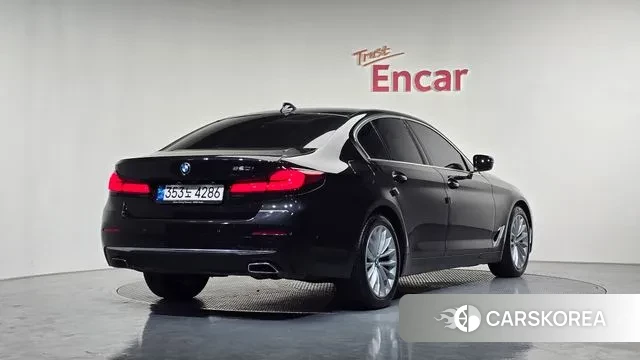 BMW 5 Series (G30) 2022 Черный из Кореи