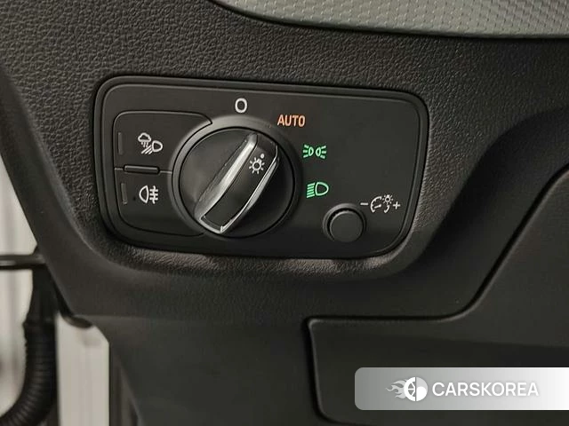 Audi Q2L 2021 Белый из Китая