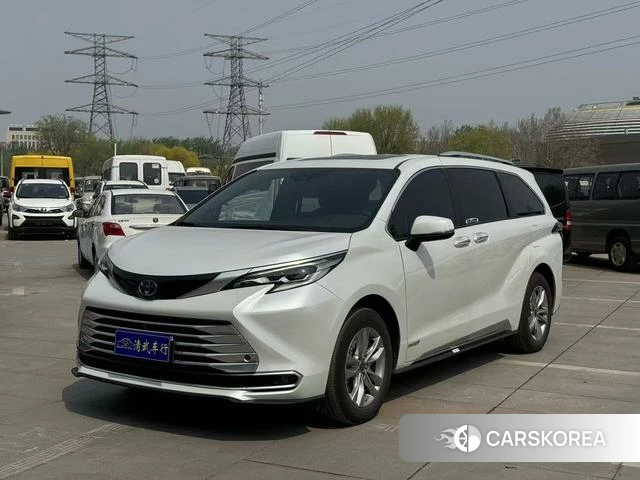 Toyota Saina 2023 Белый из Китая
