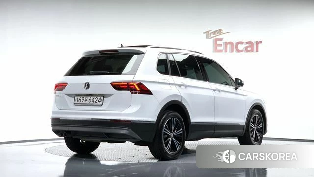 Volkswagen Tiguan second Generation 2019 Белый из Кореи