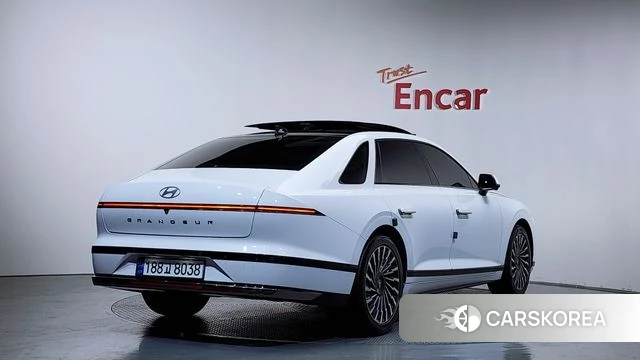 Hyundai Grandeur Hybrid (GN7) 2023 Белый из Кореи