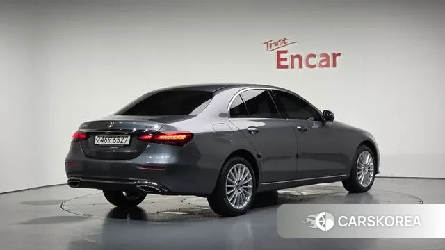 Mercedes-Benz E-Class W213 2021 Серый из Кореи