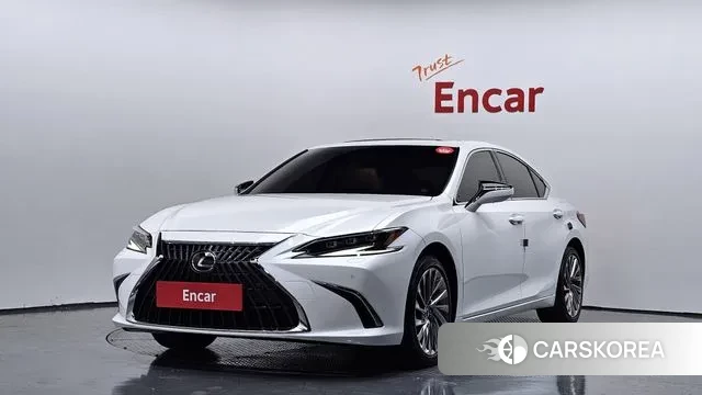 Lexus ES300h 7th generation 2024 Белый из Кореи