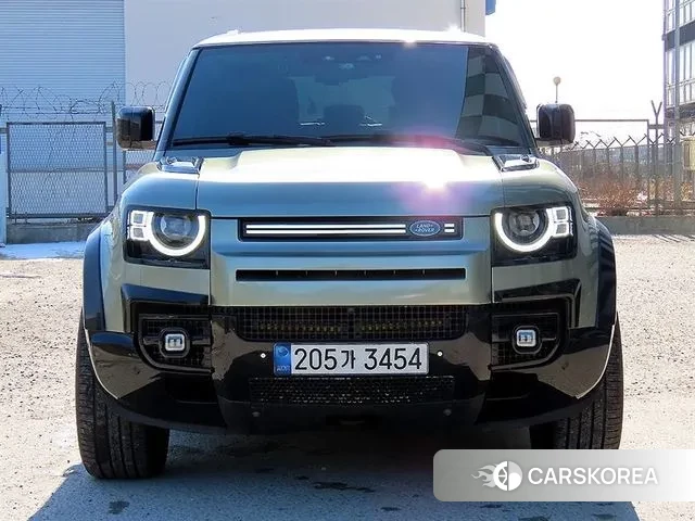 Land Rover Defender (L663) 2021 Зеленый из Кореи