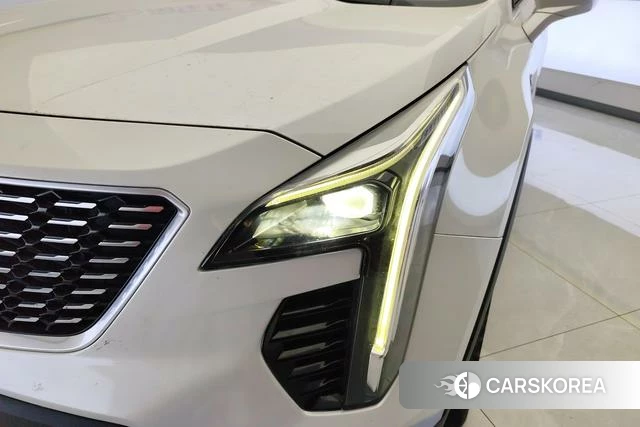Cadillac XT4 2021 Белый из Китая