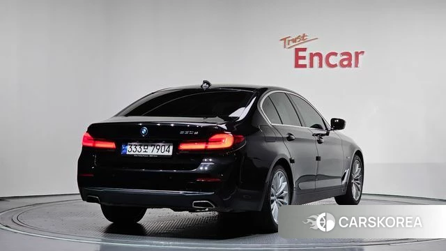 BMW 5 Series (G30) 2023 Черный из Кореи