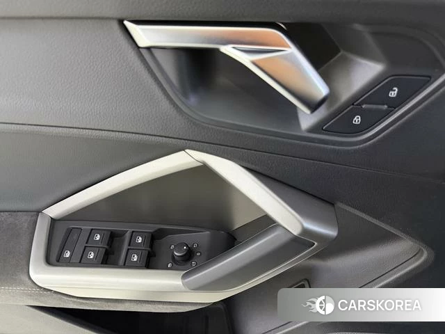Audi Q3 2021 Белый из Китая