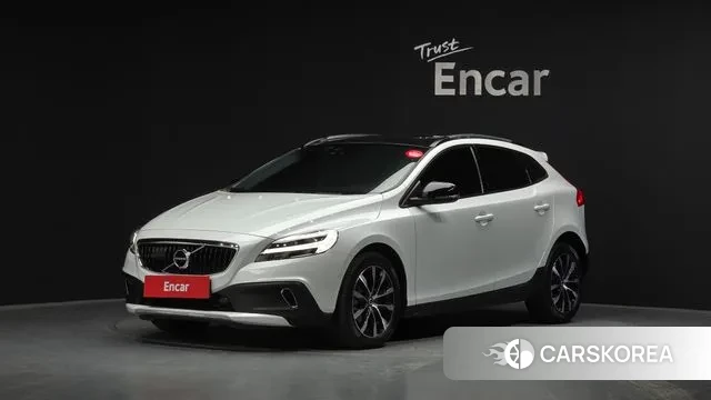 Volvo V40 Cross-Country 2019 Белый из Кореи