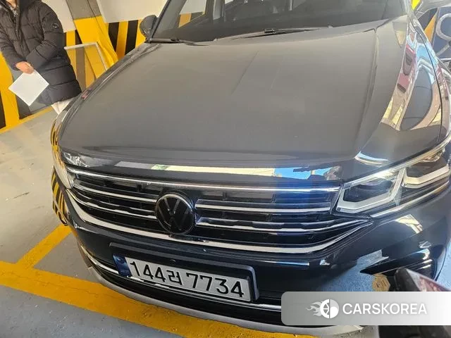 Volkswagen Tiguan second Generation 2023 Серый из Кореи