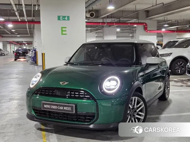 Mini Cooper C 4th generation 2024 Темно-зеленый из Кореи