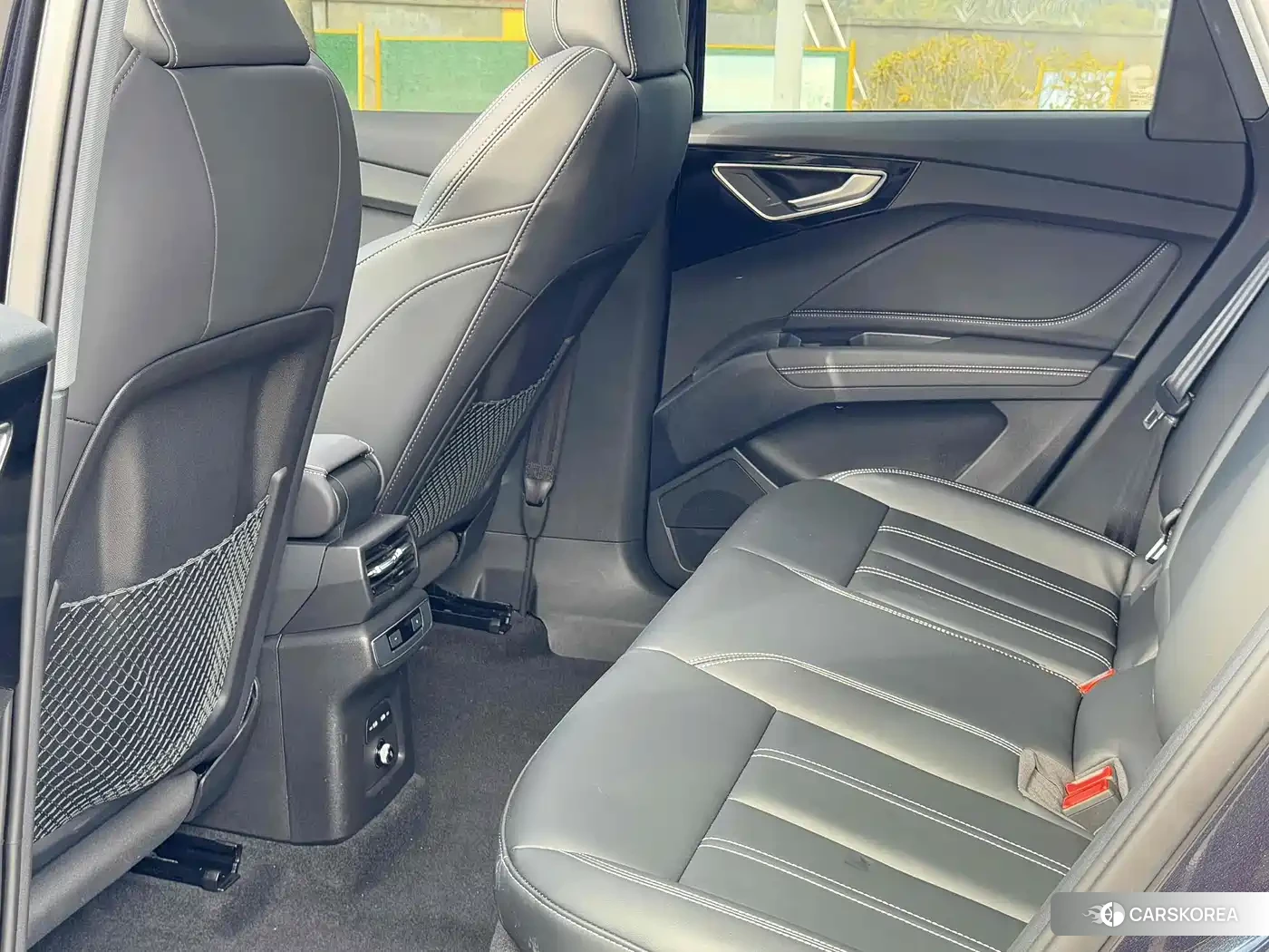 Audi Q4 2023 Черный из Китая