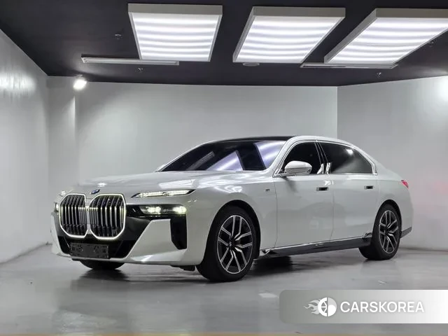 BMW 7 Series (G70) 2024 Белый из Кореи