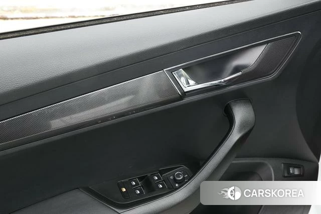 Skoda Krok 2023 Белый из Китая