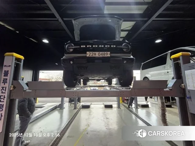 Ford Bronco 6th Generation 2023 Серебристо-серый из Кореи