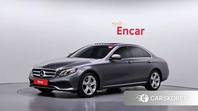 Mercedes-Benz E-Class W213 2018 Серебристо-серый из Кореи