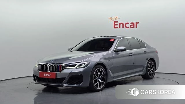 BMW 5 Series (G30) 2022 Серебристо-серый из Кореи