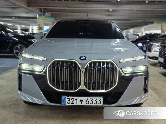 BMW 7 Series (G70) 2025 Серебристо-серый из Кореи
