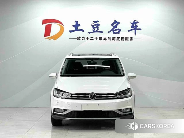 Volkswagen Touran L 2022 Белый из Китая