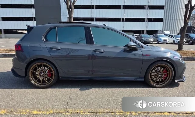 Volkswagen Golf 8th Generation 2023 Цвет галактики из Кореи