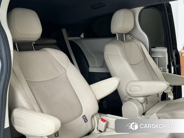 Toyota Saina 2022 Черный из Китая