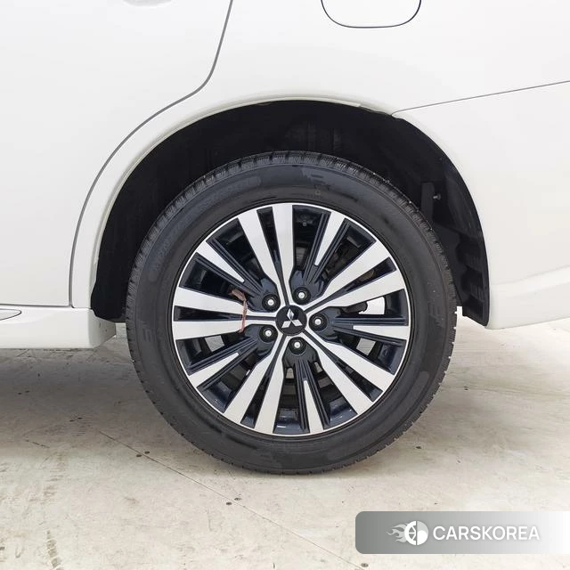 Mitsubishi  Outlander 2022 Белый из Китая