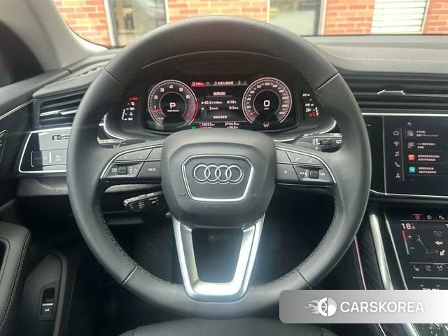 Audi Q8 2025 Черный из Китая