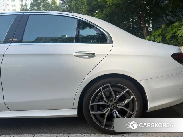 Mercedes-Benz E-Class W213 2022 Белый из Кореи