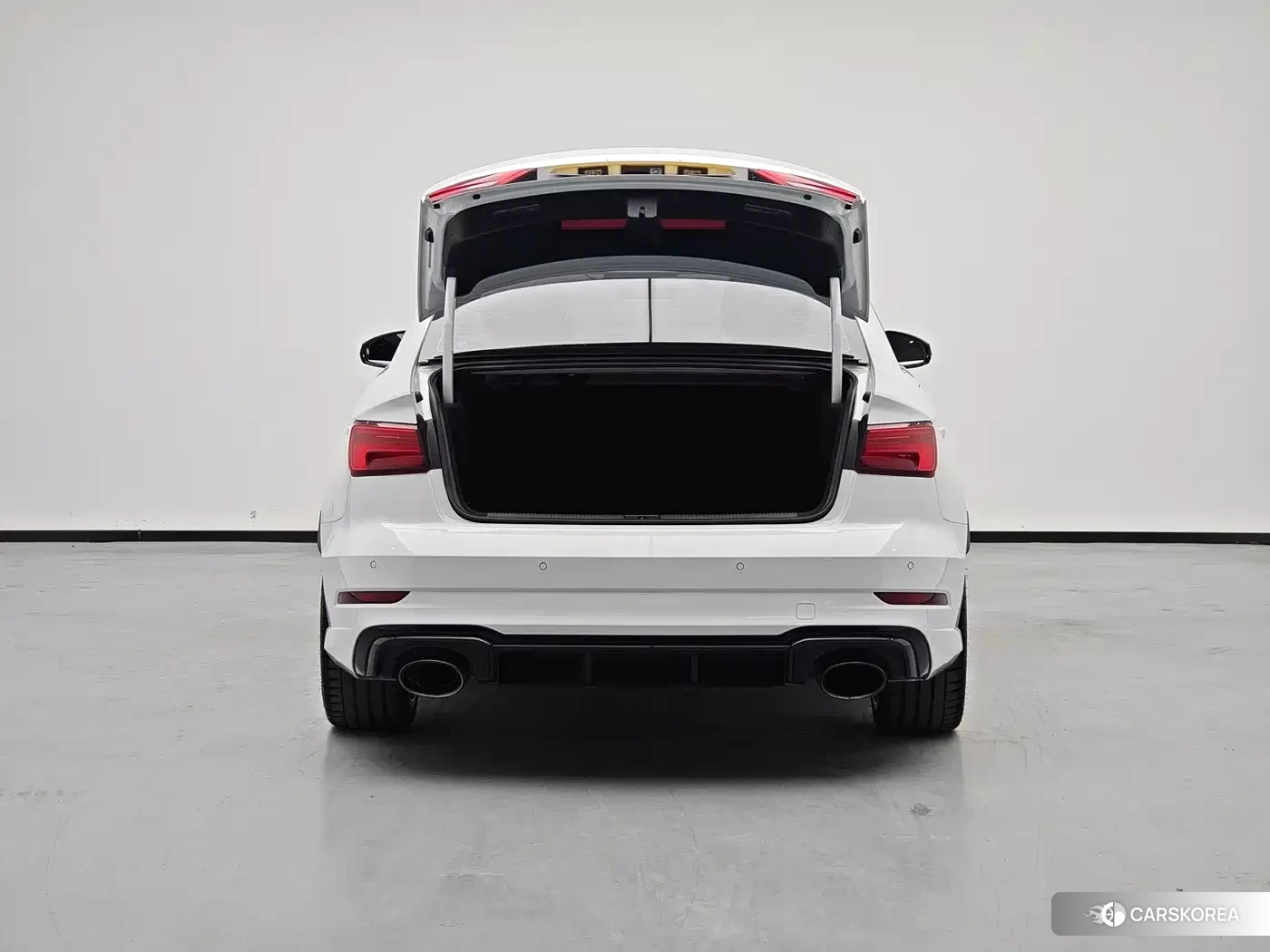 Audi RS 3 2019 Белый из Китая, фото 2