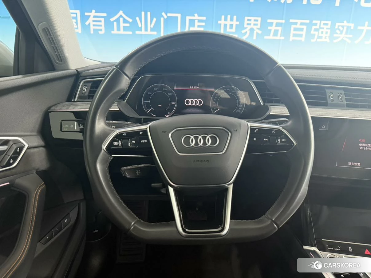 Audi e-tron 2021 Желтый из Китая