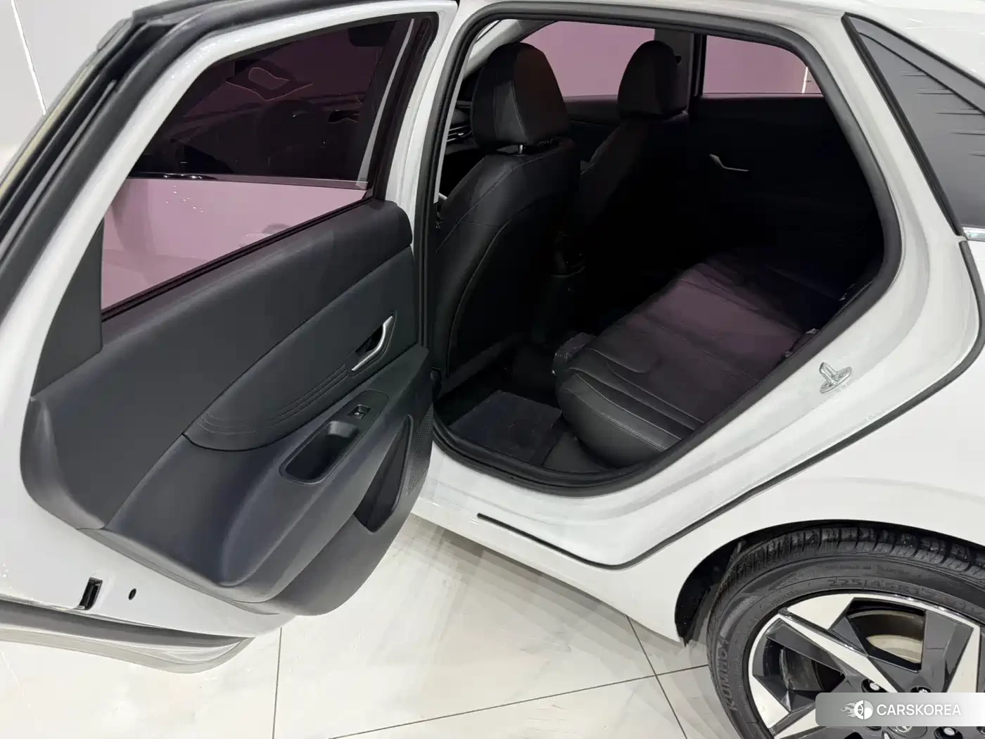Hyundai Elantra 2023 Белый из Китая, фото 3