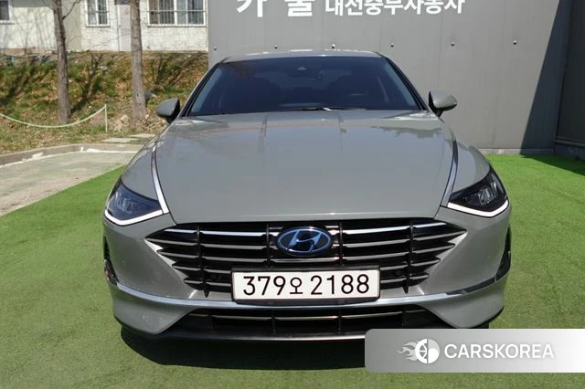 Hyundai Sonata (DN8) 2019 Серебристо-серый из Кореи