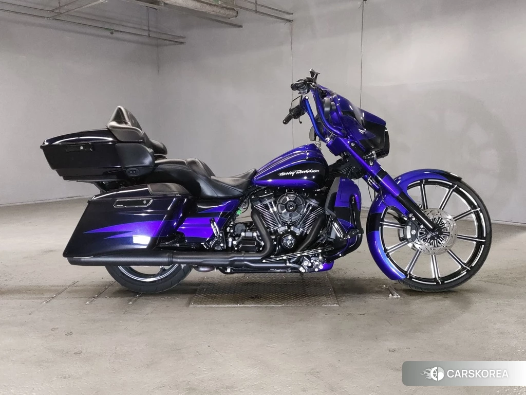Проданный Harley-Davidson Street Glide FLHXSE1800 CVO 2017 из Японии, фото 2