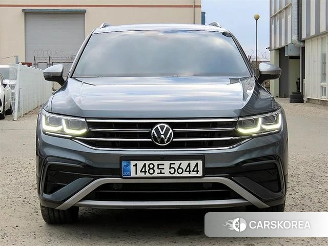Volkswagen Tiguan Allspace 2023 Серый из Кореи