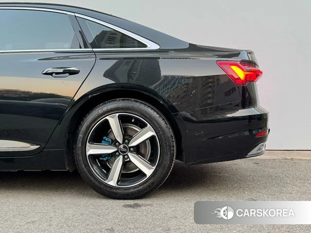 Audi A6L 2023 Черный из Китая