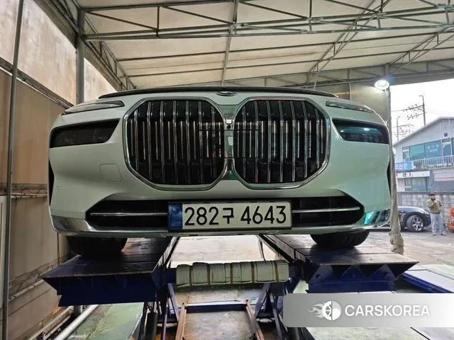 BMW 7 Series (G70) 2023 Белый из Кореи