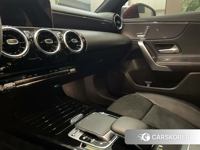 Mercedes-Benz Class A 2019 Красный из Китая