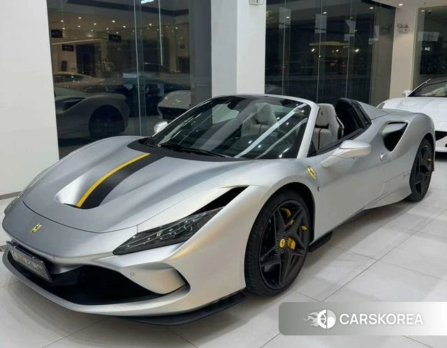 Ferrari F8 2023 Серебристо-серый из Китая