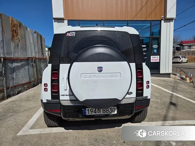 Land Rover Defender (L663) 2023 Жемчужный цвет из Кореи