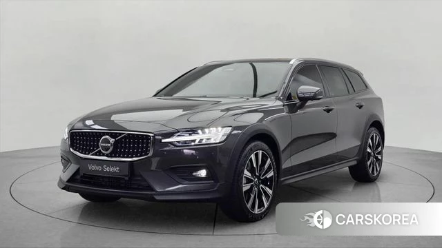 Volvo V60 Cross-Country 2nd Generation 2024 Серый из Кореи
