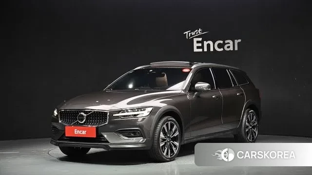 Volvo V60 Cross-Country 2nd Generation 2023 Серый из Кореи