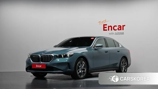 BMW 5 Series (G60) 2025 Цвет галактики из Кореи
