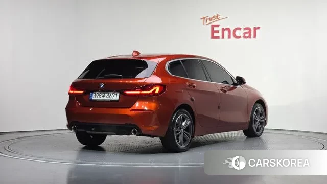 BMW 1 Series (F40) 2021 Оранжевый из Кореи