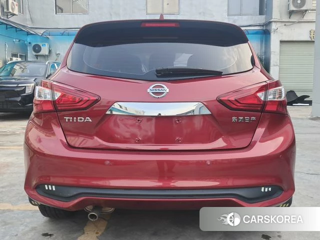 Nissan TIIDA 2022 Красный из Китая