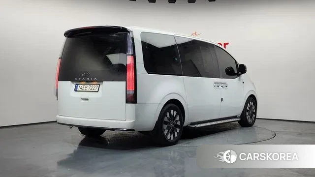 Hyundai Staria 2023 Белый из Кореи