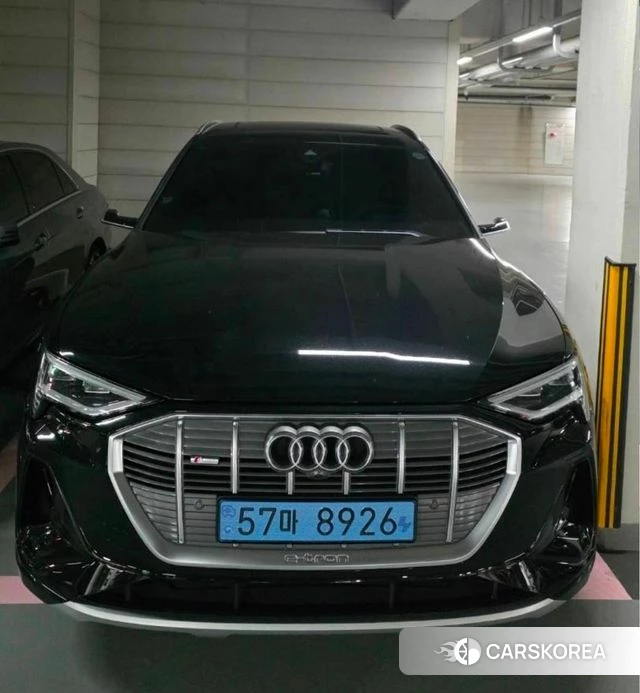 Audi e-Tron 2022 Черный из Кореи