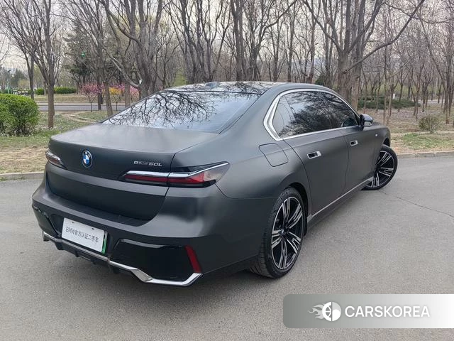 BMW i7 2023 Темно-серый из Китая