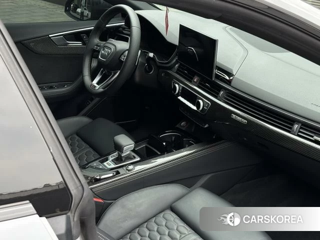 Audi RS 5 2022 Серебристо-серый из Китая